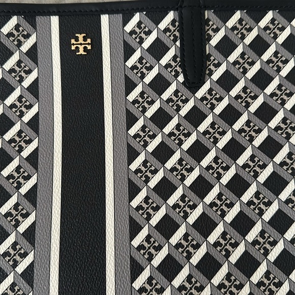 Tory Burch Geo Logo Tote Bag - Picture 2 of 4